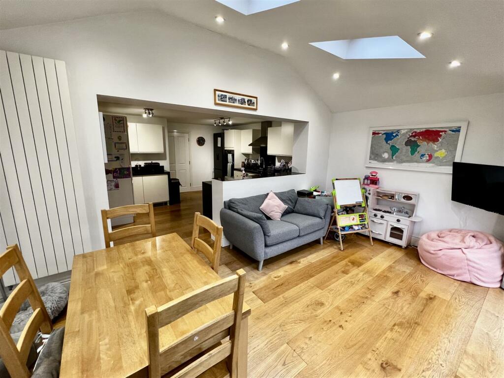 Additional property image - Thompson Way, West Wick - DECEPTIVE HOUSE!