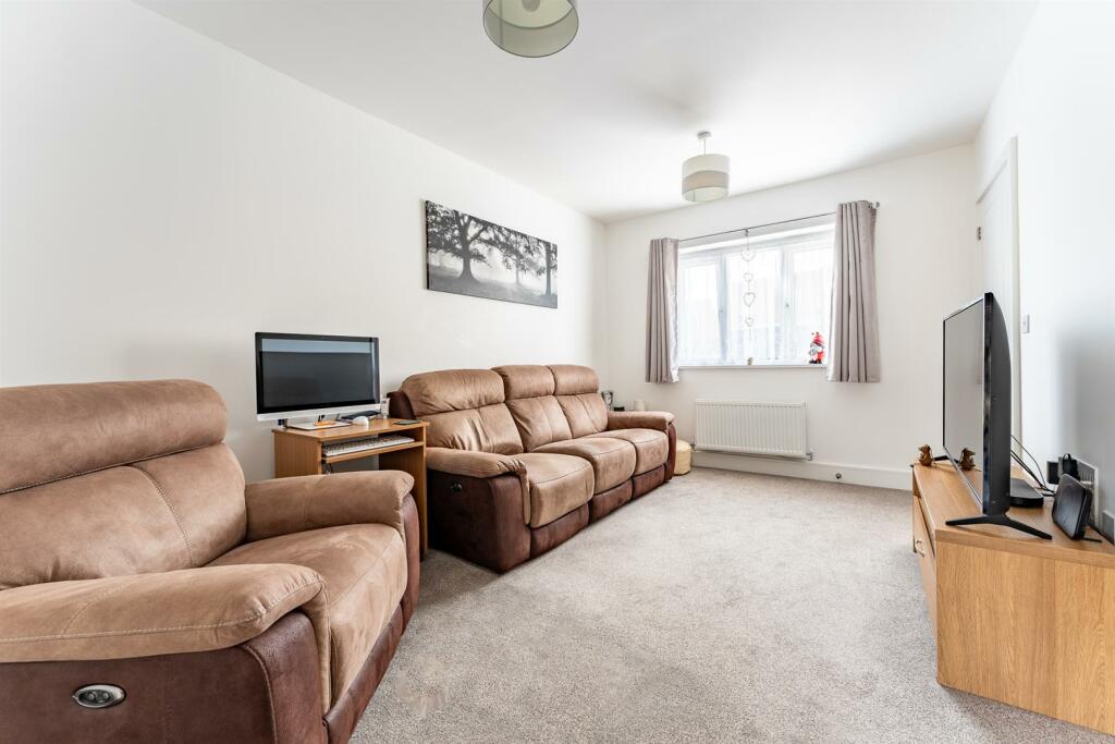 Additional property image - Lord Way, Locking Parklands - IMMACULATE