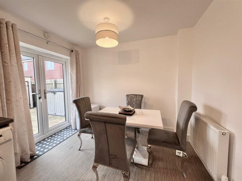 Additional property image - Lord Way, Locking Parklands - IMMACULATE