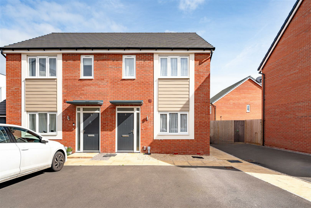 Additional property image - Lord Way, Locking Parklands - IMMACULATE