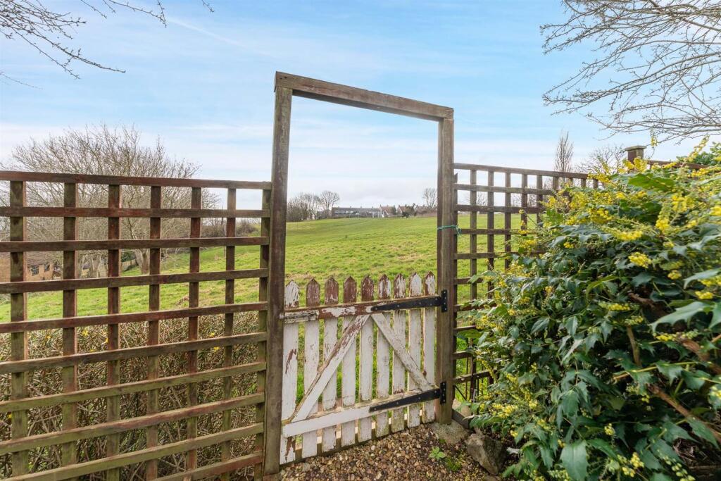 Additional property image - Rookery Close, Weston Hillside - OPEN OUTLOOK