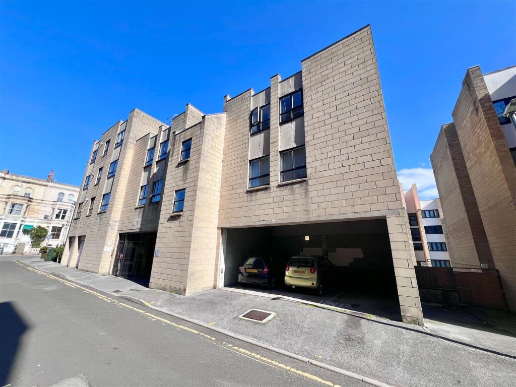 Main image of property: Weston Lodge, Weston-Super-Mare - NO CHAIN!