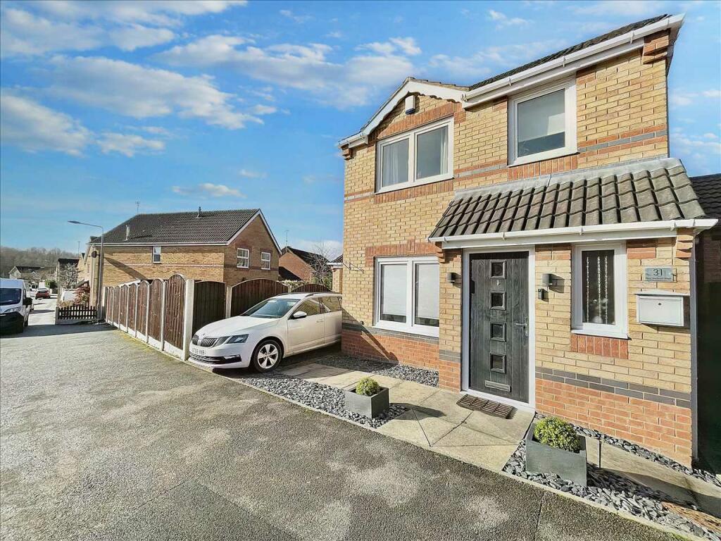 3 bedroom detached house for sale in New Hucknall Waye, Huthwaite, NG17