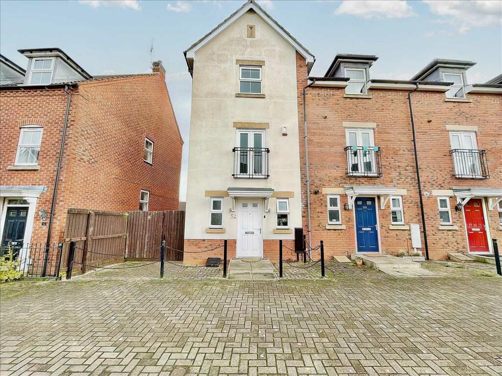 3 bedroom end of terrace house for sale in Hornbeam Way, Kirkby in