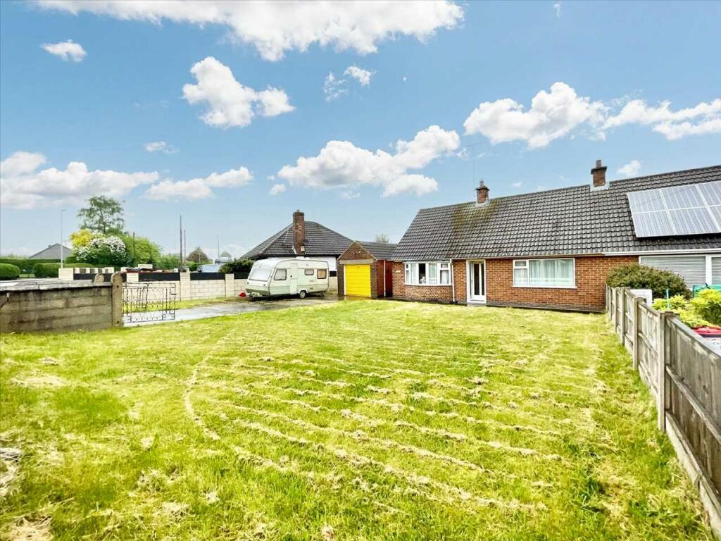 2 bedroom bungalow for sale in Nuncargate Road, Kirkby In Ashfield, NG17