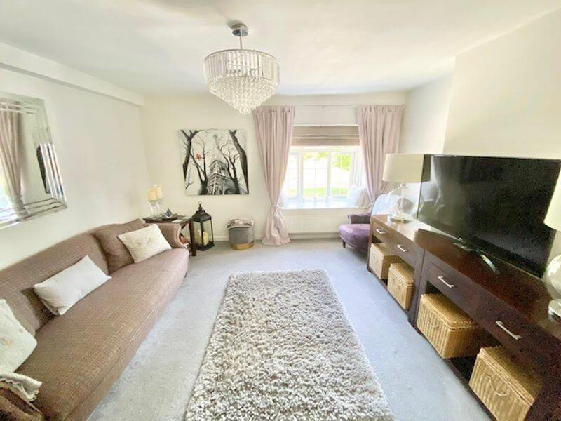 1 bedroom flat for sale in The Green, Wooburn Green, HP10