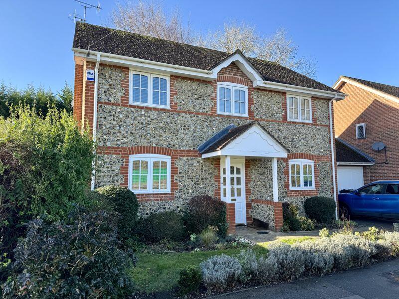 4 bedroom detached house for sale in Wooburn Green NO Chain, HP10