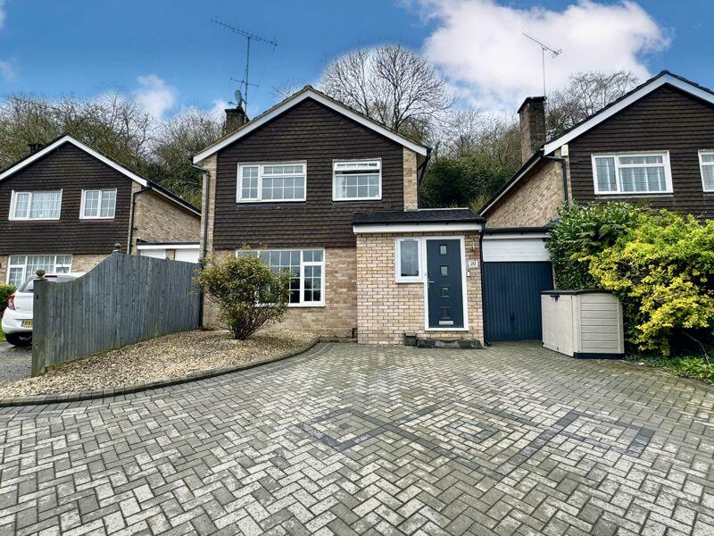3 bedroom detached house for sale in Bay Tree Close Loudwater, HP11