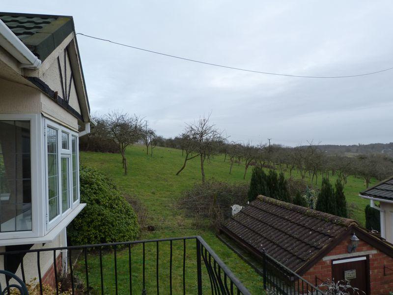 2 bedroom detached bungalow for sale in Whitehouse Lane, High HP10