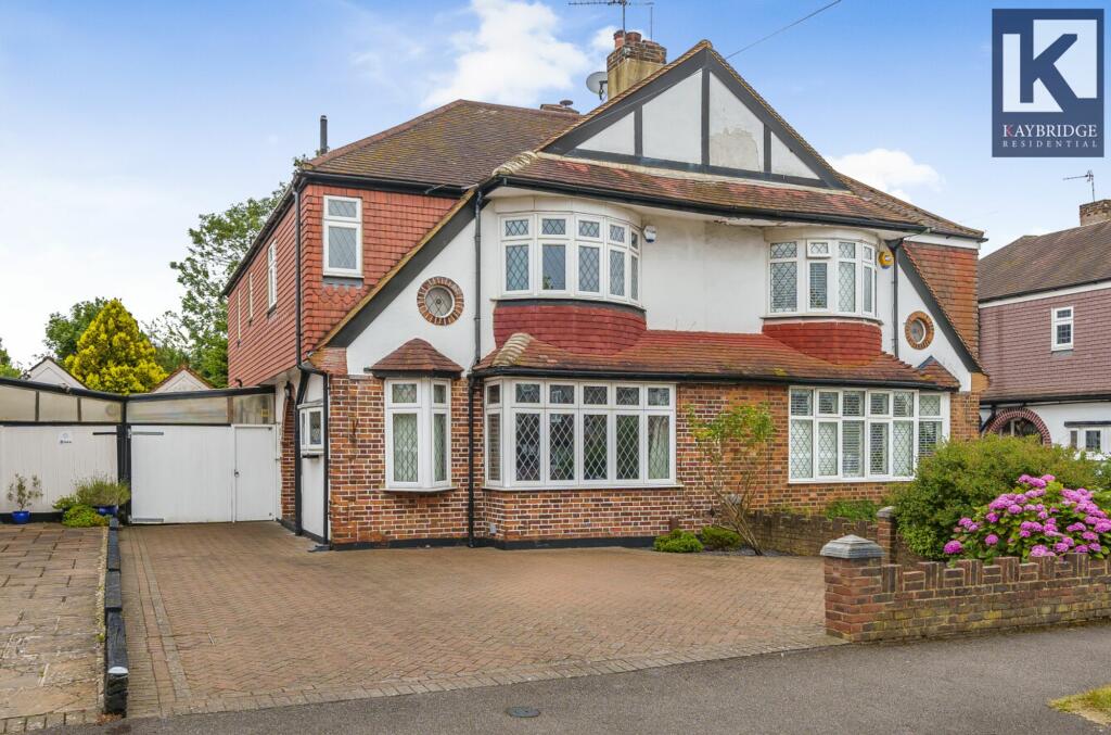 5 bedroom semidetached house for sale in Bradstock Road, Epsom, KT17