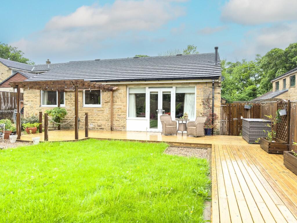 3 bedroom detached bungalow for sale in Brookfoot Lane, Southowram Bank