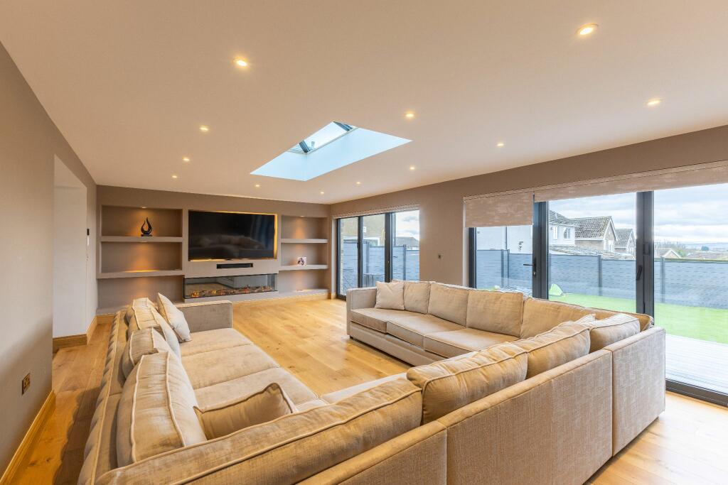 Additional property image - Westfield Lane, Wyke, BD12 9BY