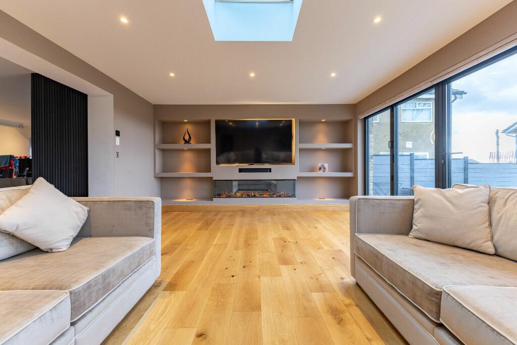 Additional property image - Westfield Lane, Wyke, BD12 9BY