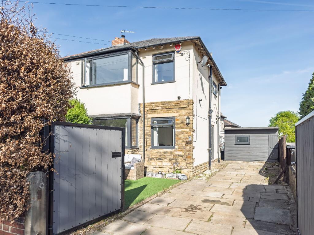 Main image of property: Smith House Lane, Lightcliffe, HX3 8UP