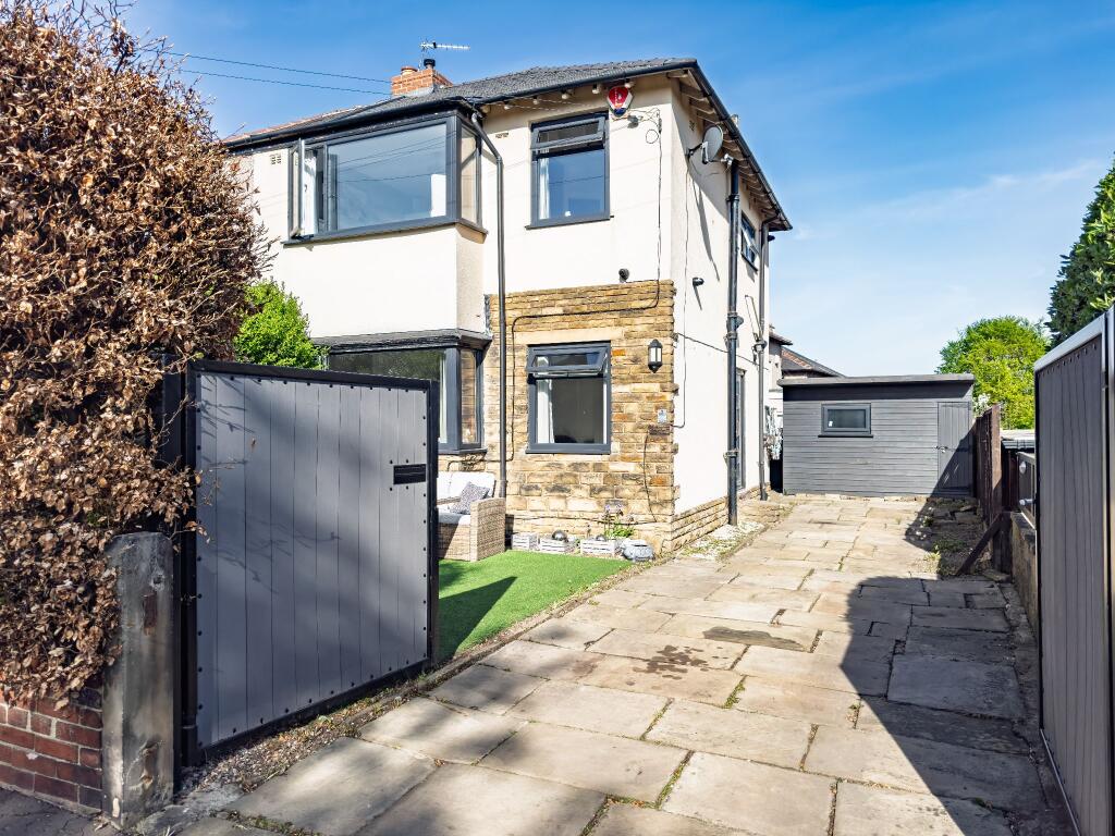 Main image of property: Smith House Lane, Lightcliffe, HX3 8UP