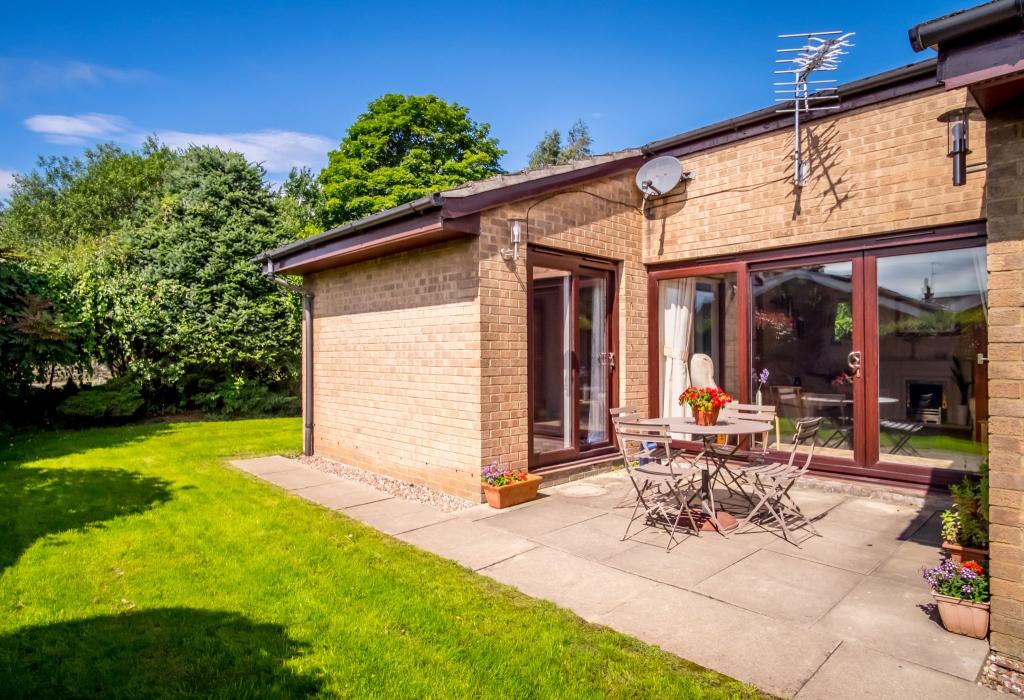 3 bedroom detached bungalow for sale in Bolehill Park, Hove Edge, HD6 2RS, HD6