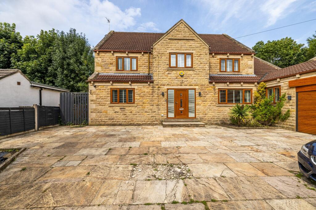 5 bedroom detached house for sale in Wyke Lane, Wyke, BD12 9EL, BD12