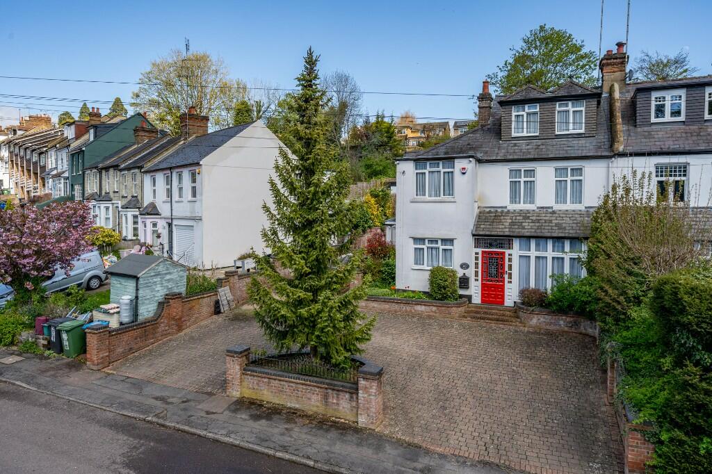 5 bedroom character property for sale in Boxmoor, Hemel Hempstead