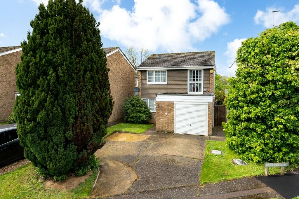 3 Bedroom Detached House For Sale In Hemel Hempstead, Hertfordshire, HP2