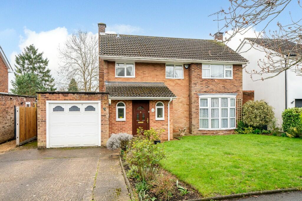 4 bedroom detached house for sale in Ashtree Way, Boxmoor, Hemel