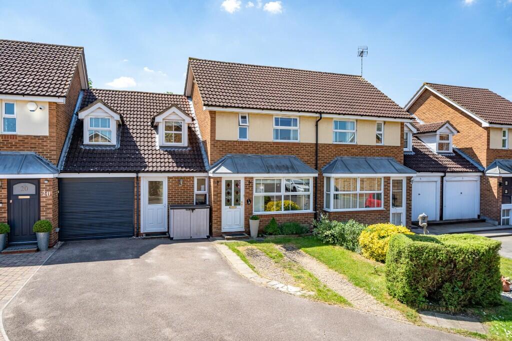 Main image of property: Puffin Way, Aylesbury, Bucks, HP19 0UQ