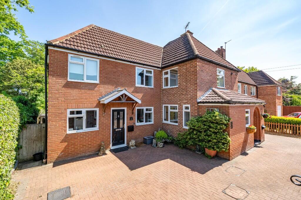 Main image of property: Walton Dene, Aylesbury, Bucks, HP21 7LQ