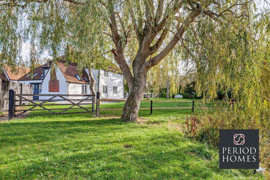 4 bedroom detached house for sale in Chelmsford Road, High Ongar, CM5