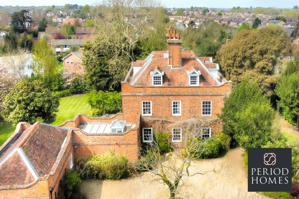 8 bedroom detached house for sale in Church Street, Great Baddow