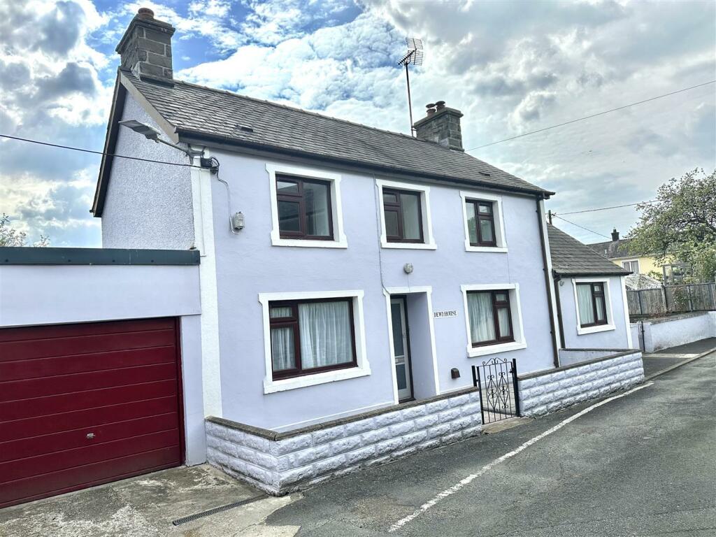 4 bedroom detached house for sale in Llanddewi Brefi, SY25