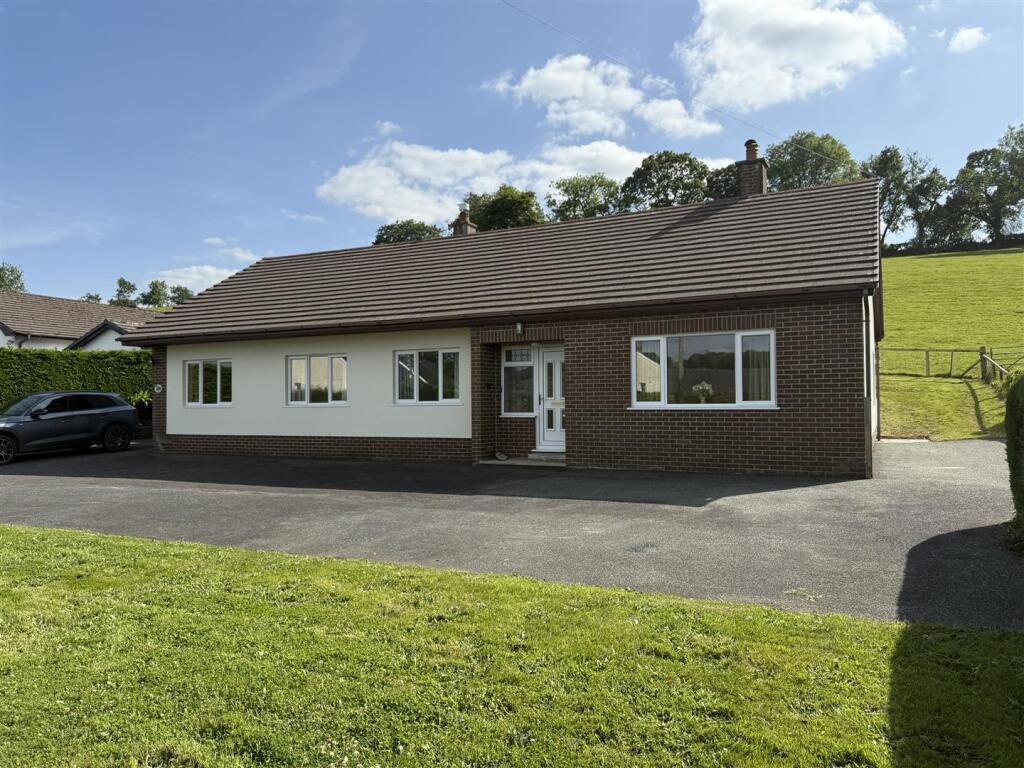 Main image of property: Llanwnnen, Lampeter