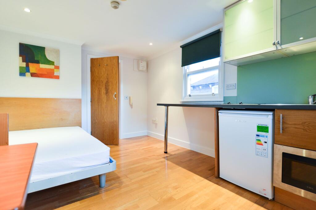 Main image of property: Flat 4, 104 Shepherds Bush Road, Brook Green