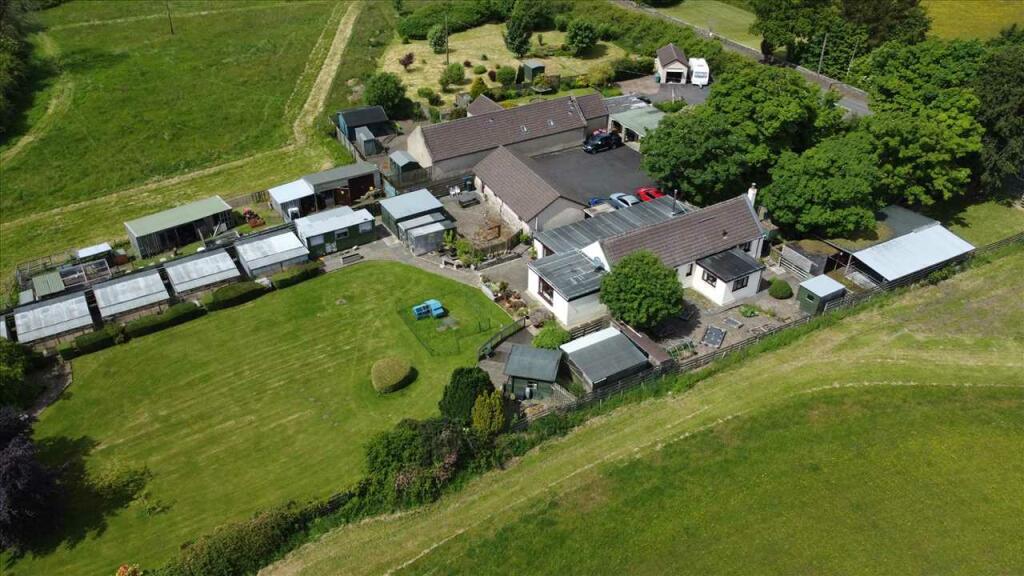 4 bedroom detached bungalow for sale in Easter Bowhouse Farm, FK2 0BS, FK2