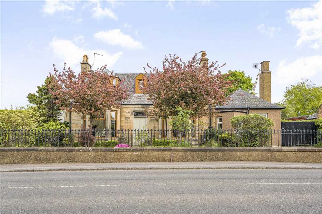 Main image of property: Fernville, FK2 0HG