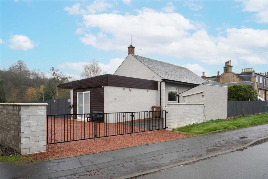 Main image of property: 10 Gardenhead, FK2 0RB