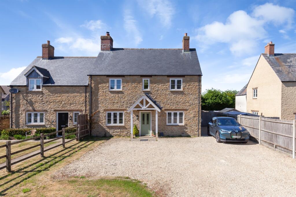 Main image of property: Banbury Road, OX20