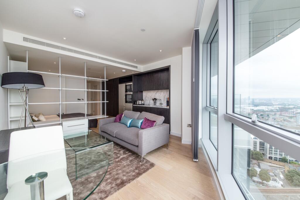 Studio flat for rent in Charrington Tower, Biscayne Avenue, Canary Wharf E14