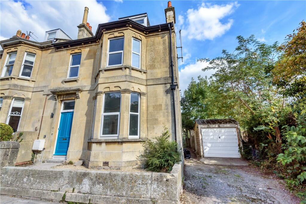 4 bedroom end of terrace house for rent in Foxcombe Road, Bath, Somerset, BA1