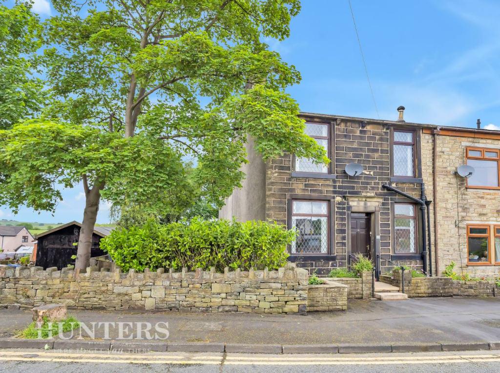 3 bedroom end of terrace house for sale in Teviot House, Ramsden Road