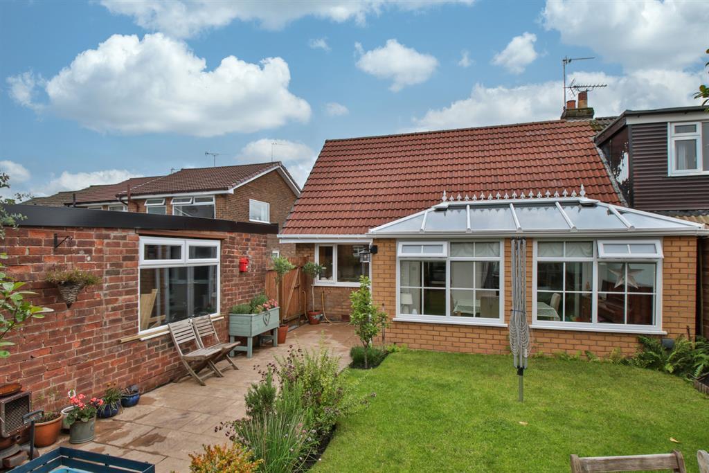 3 bedroom semidetached house for sale in Alpine Drive, Wardle, OL12 9NZ, OL12