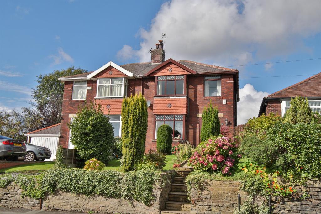 3 bedroom semidetached house for sale in Wardle Road, Wardle, OL12 9JB