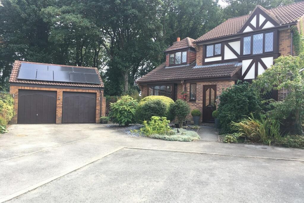 5 bedroom detached house for sale in Rectory Gardens, Todwick