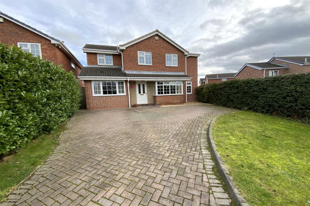 4 bedroom detached house for sale in Dalby Gardens, Sothall, Sheffield