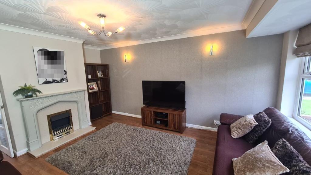 3 bedroom semidetached house for sale in Meadow Lane, Fearnhead