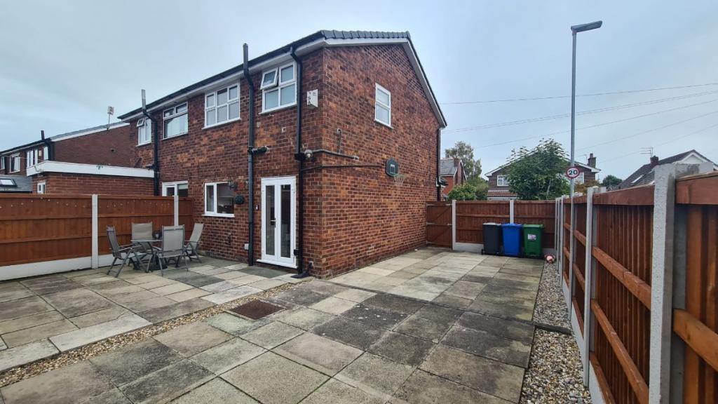 3 Bedroom Semi Detached House For Sale In Meadow Lane Fearnhead