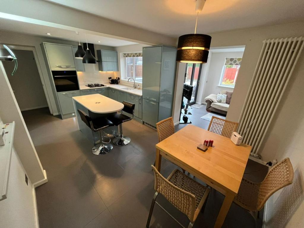 4 bedroom detached house for sale in Vincent Close, Old Hall