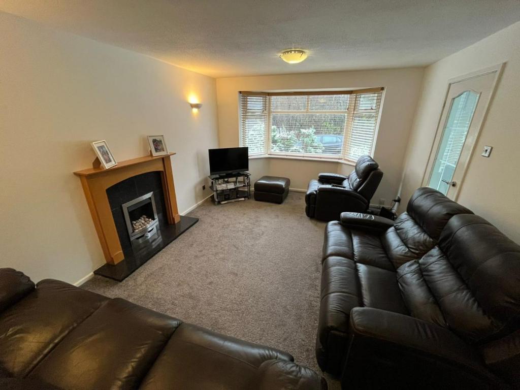 4 bedroom detached house for sale in Vincent Close, Old Hall