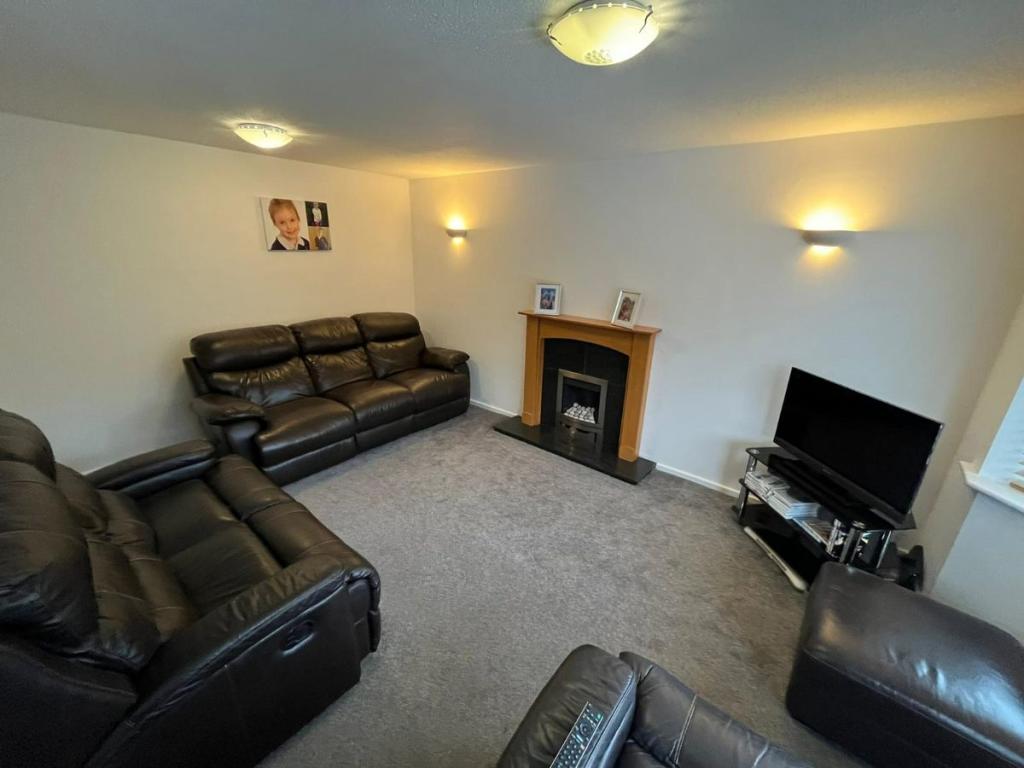 4 bedroom detached house for sale in Vincent Close, Old Hall