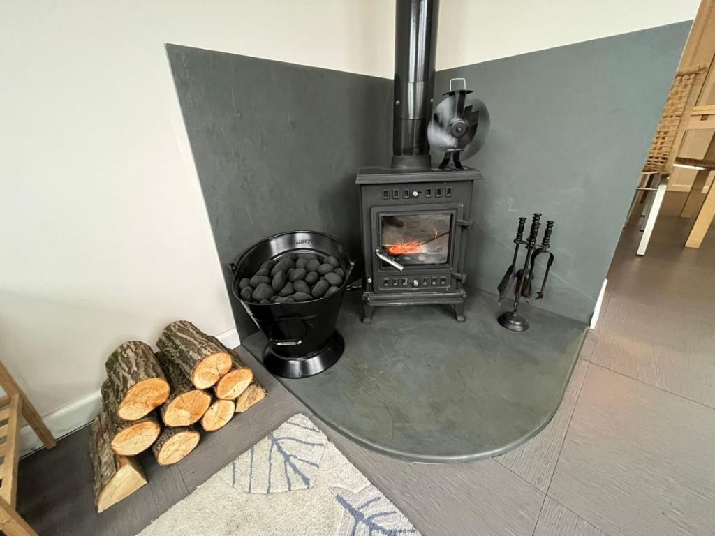 4 bedroom detached house for sale in Vincent Close, Old Hall