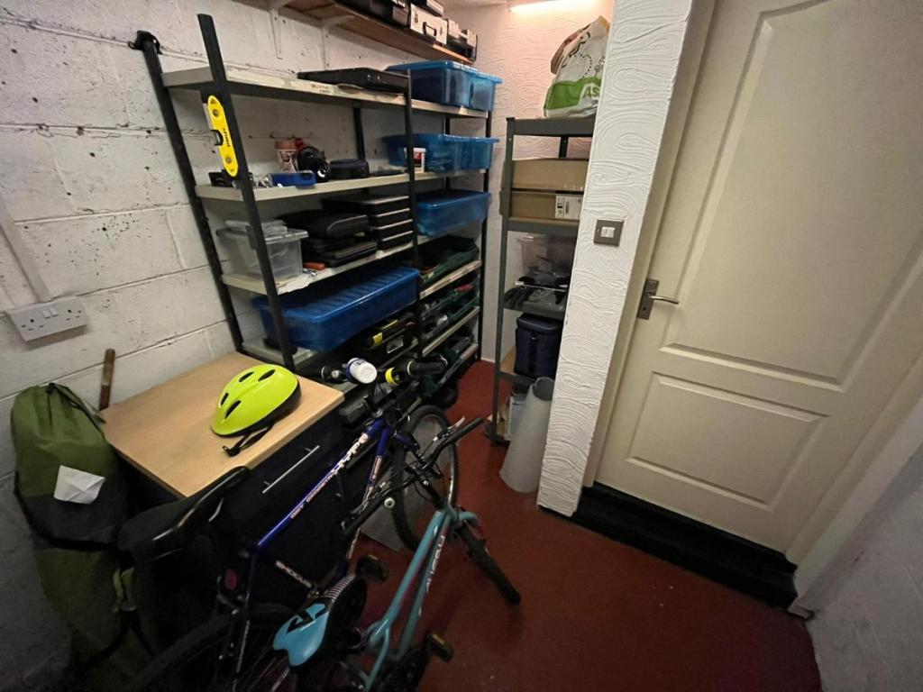 4 bedroom detached house for sale in Vincent Close, Old Hall