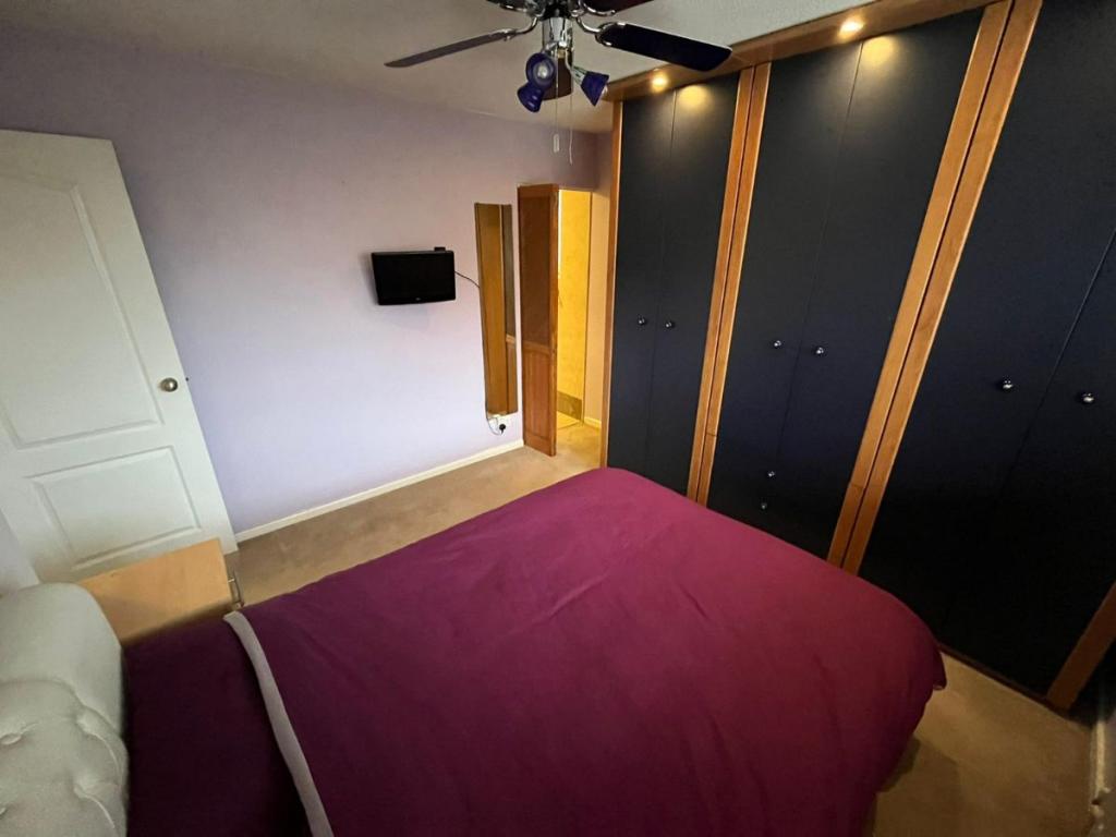 4 bedroom detached house for sale in Vincent Close, Old Hall